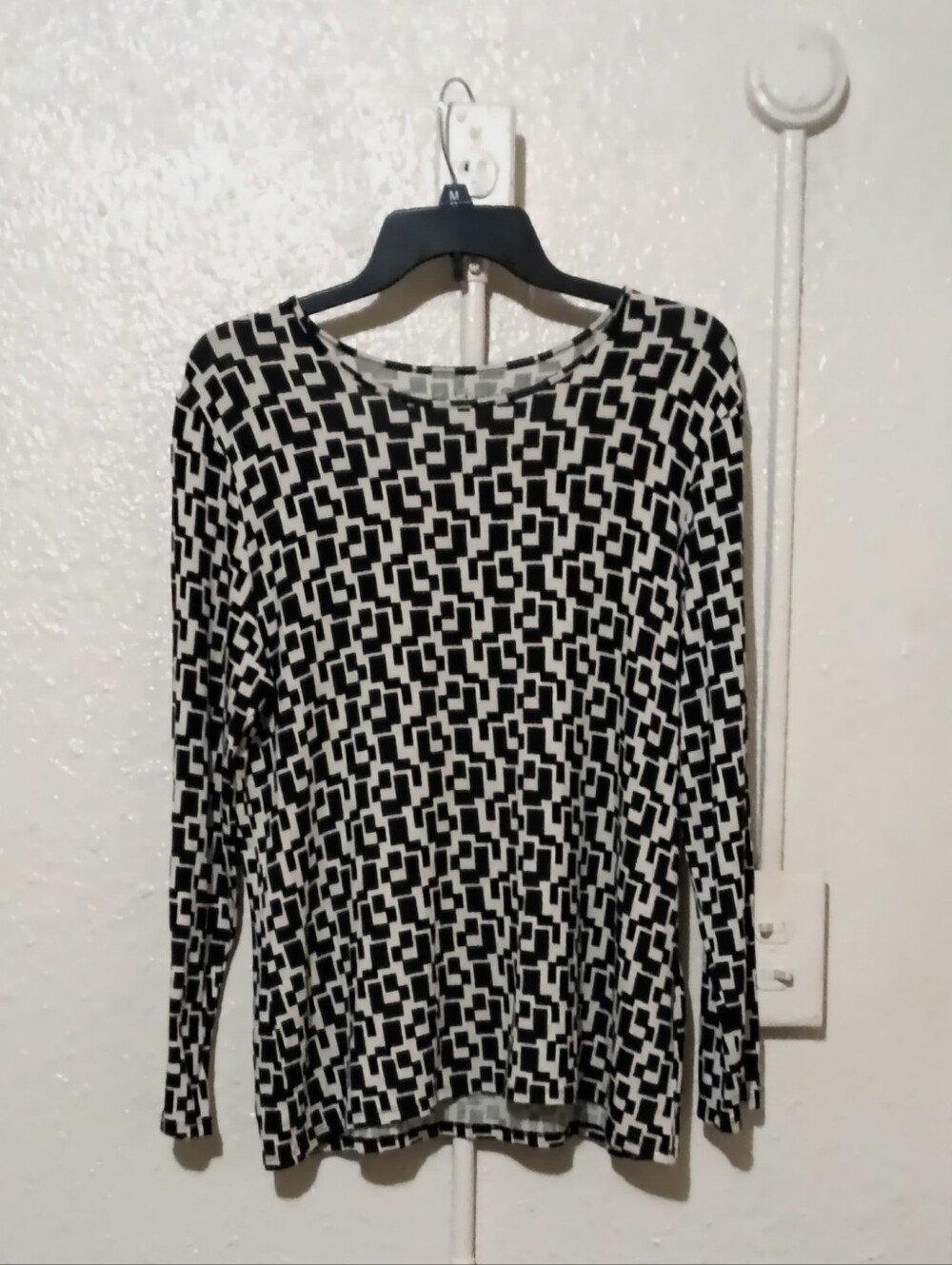 Chico's Black and White Geometric Long-Sleeve Shirt
